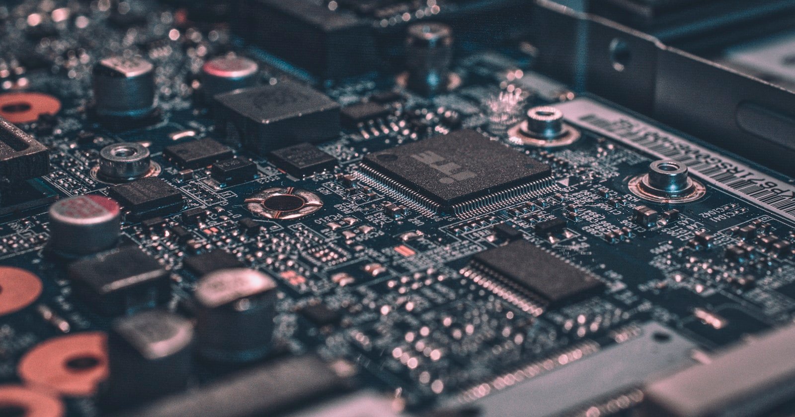 Meta signs agreement with AWS to power agentic AI on Amazon's Graviton chips